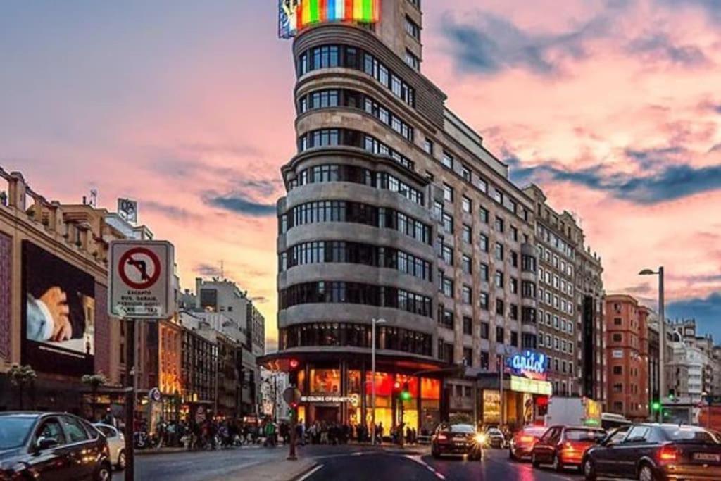Alegria Urbana Cerca De Calle Alcala Madrid Exterior foto